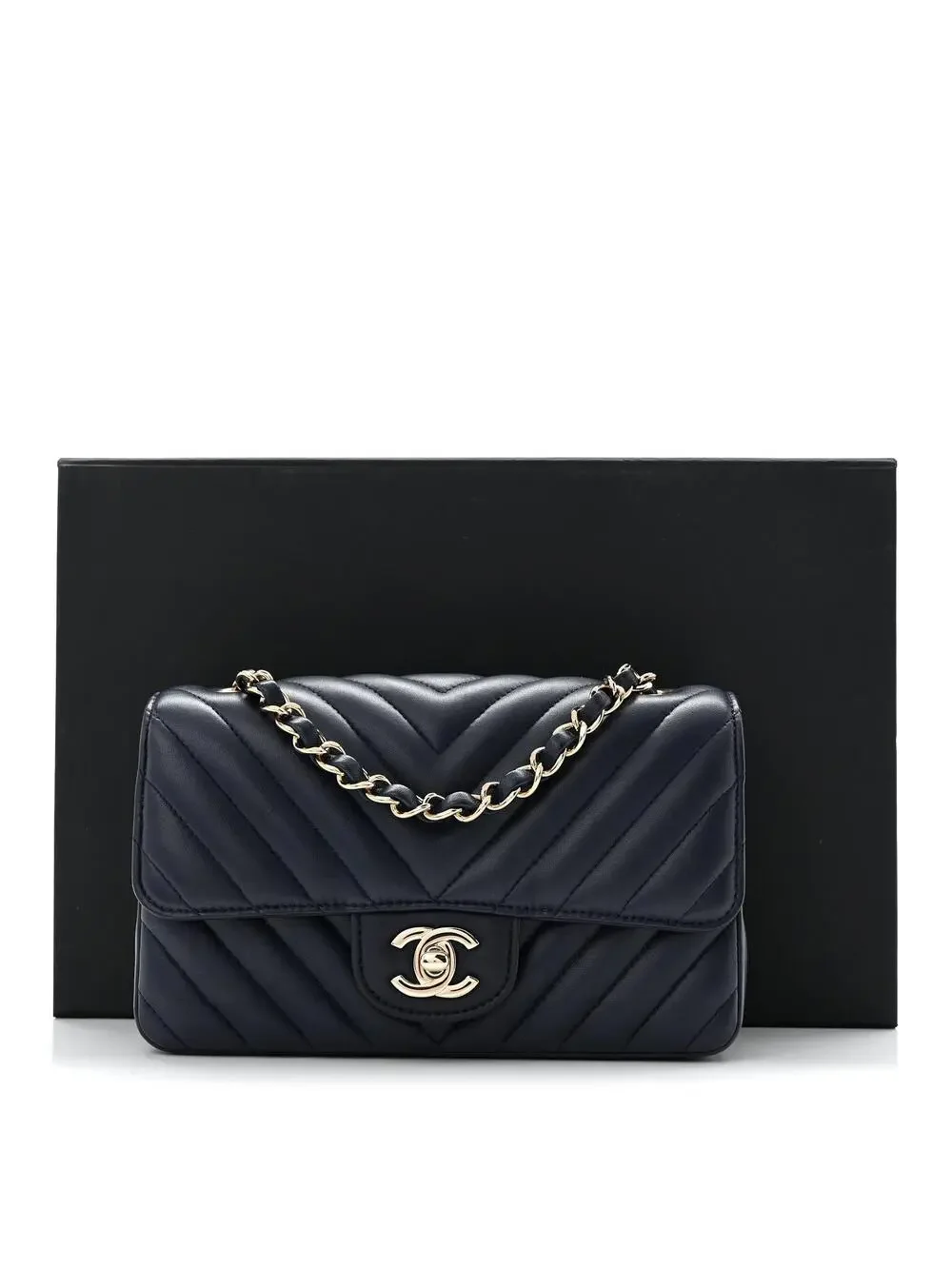 CHANEL indulge timeless